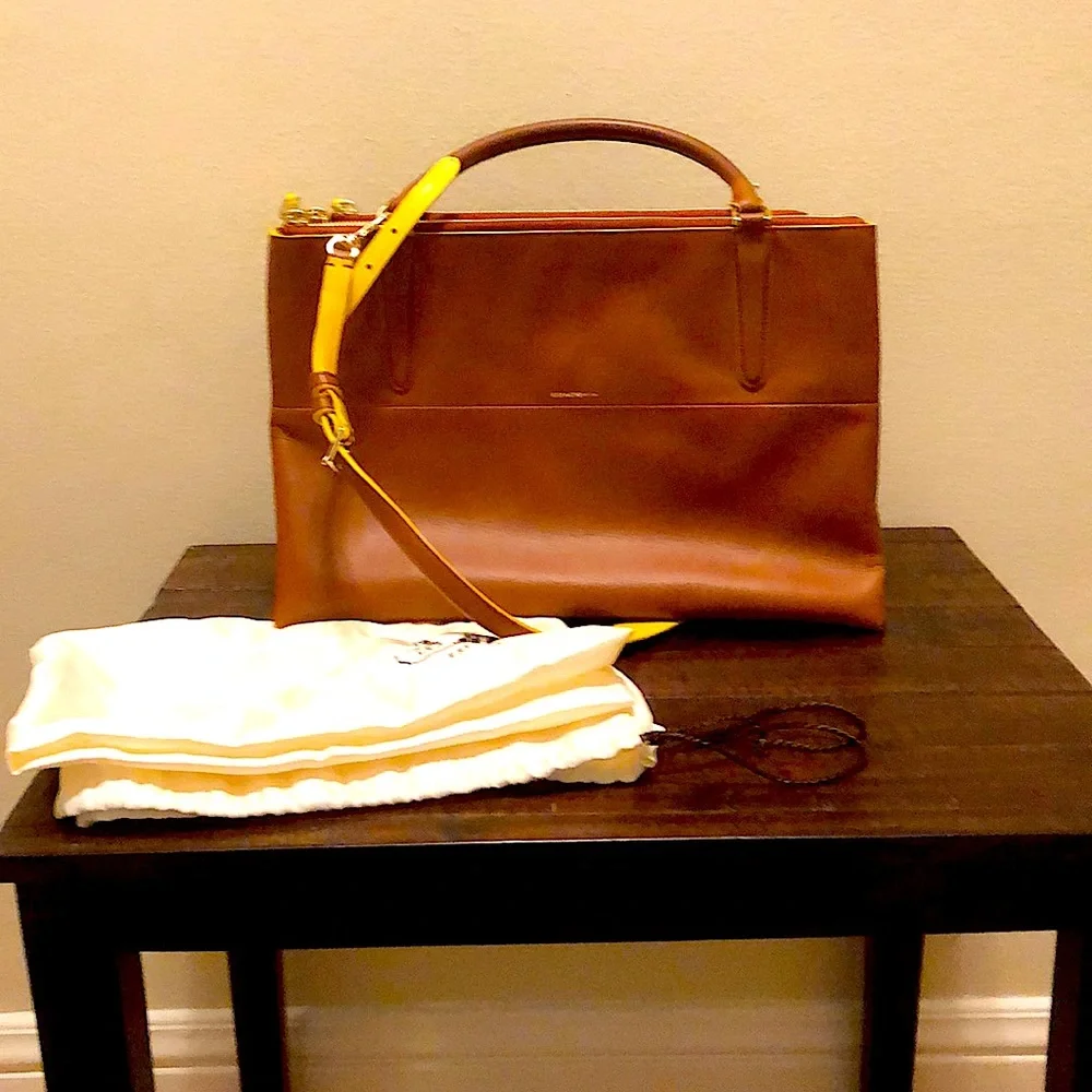 Authentic Tan leather Coach Borough bag crossbody/shoulder bag - Picture 1 of 13